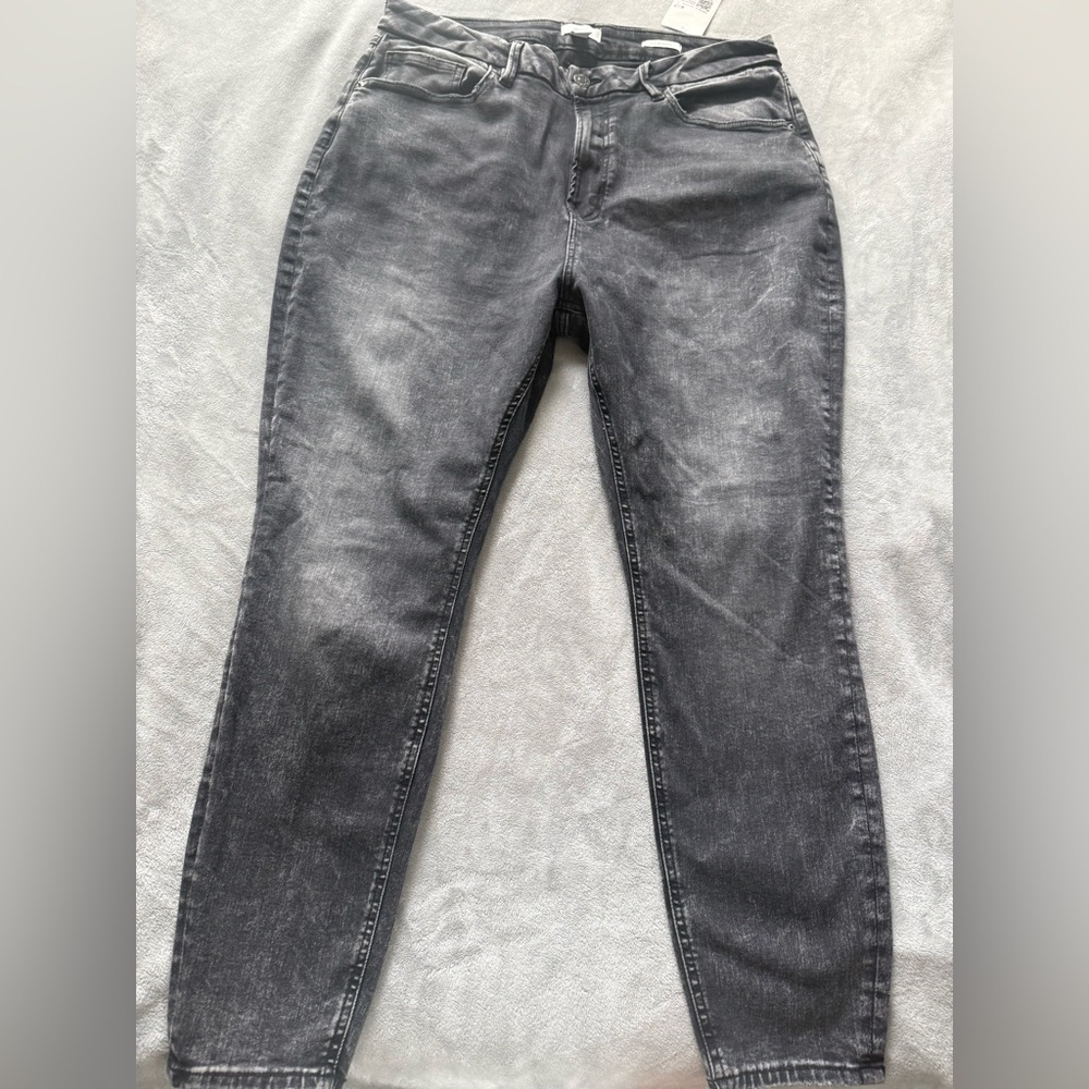 Forever 21 Gray Skinny leg high rise Jeans with Vintage Distressing